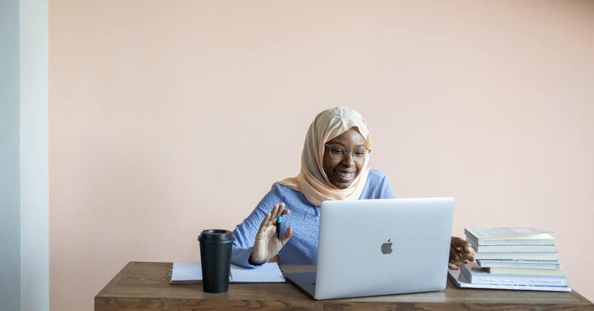 Student studying with the best SAT prep course