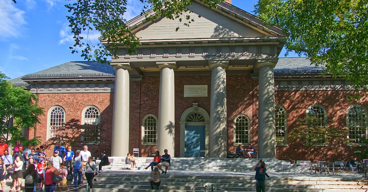 Picture of a building on the Harvard university campus which has one of the top law schools in the US